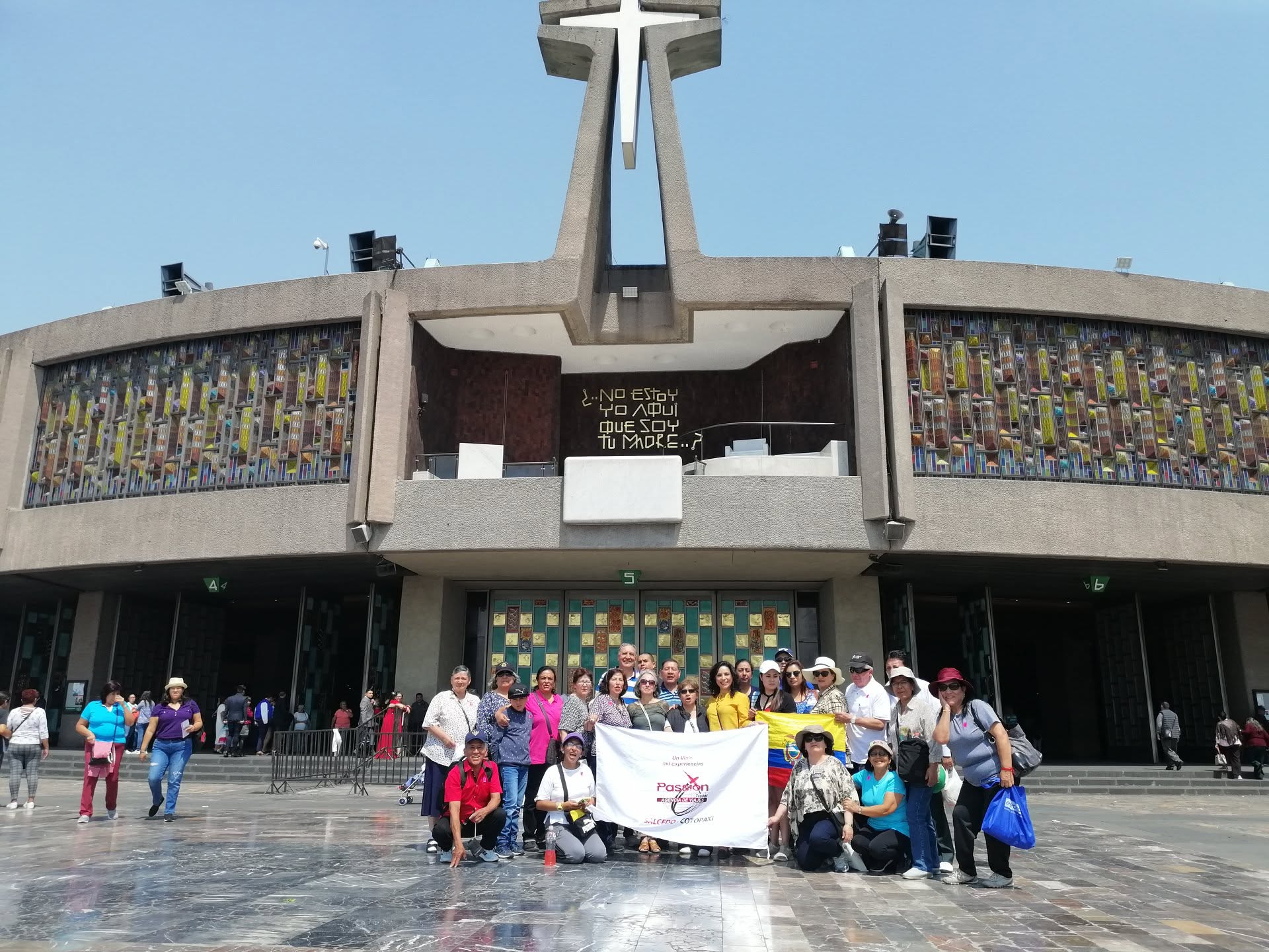 Viajeros de Passion Travel en la Basílica de Guadalupe